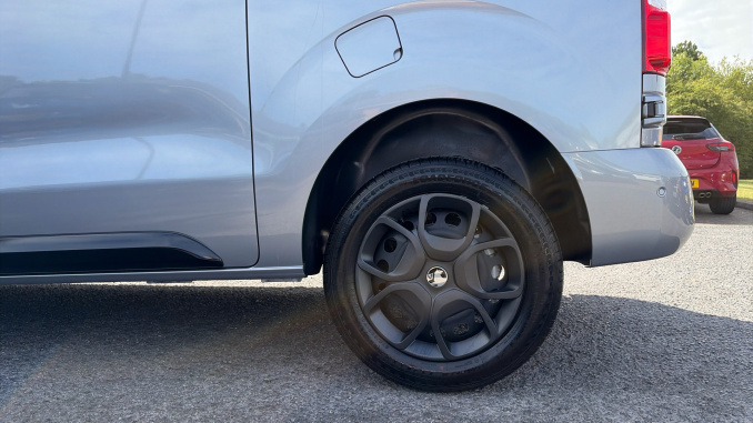 Vauxhall Vivaro L1 Diesel 1.5 Turbo D 120 Pro H1 Van - Image 17